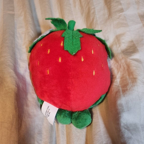 Shopkins Strawberry plush - Picture 3 of 5